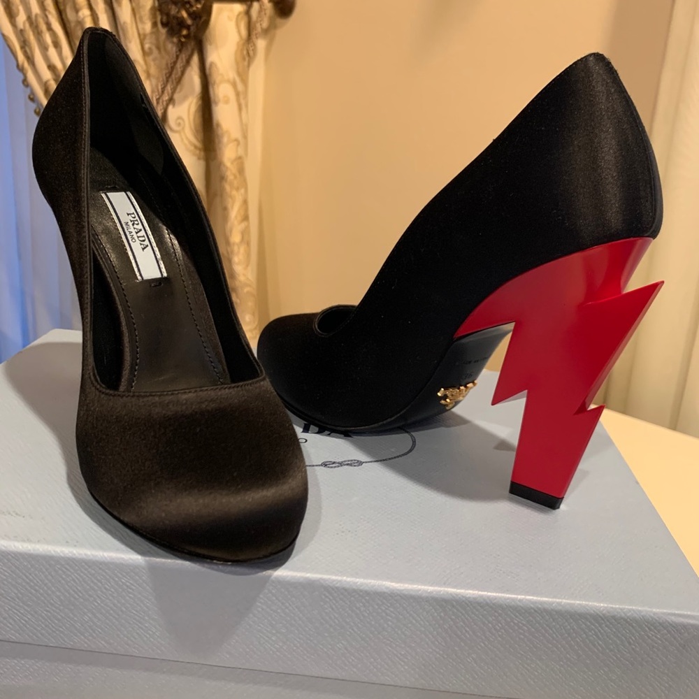 Prada
 Thunder Pumps
 36 - Picture 5 of 11